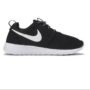 Nike Roche One Black White